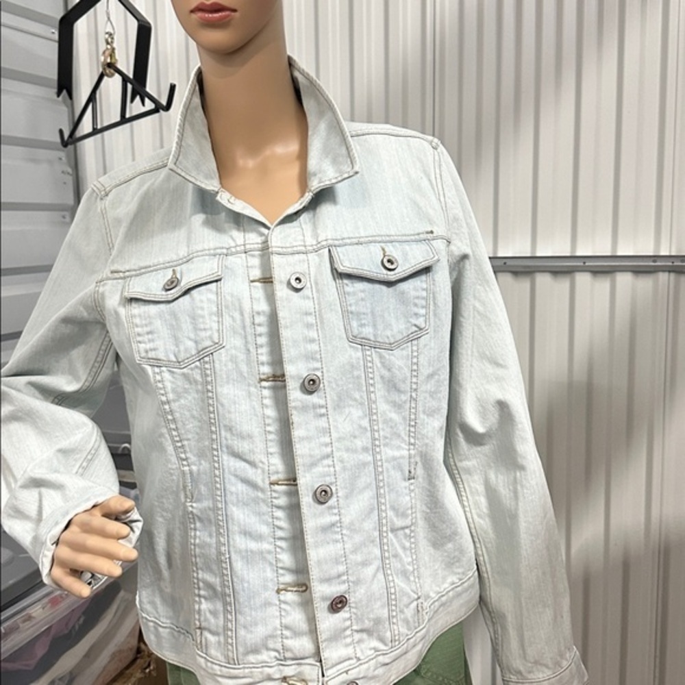 Ruff Hewn women’s light blue classic button up Jean jacket with pockets size L
